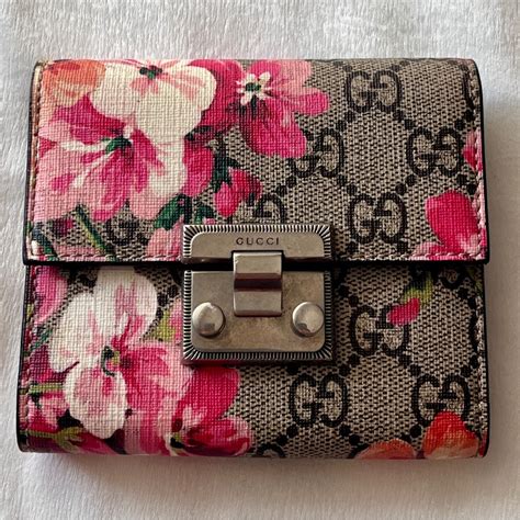 Gucci GG Supreme Monogram Blooms Padlock Wallet On Chain 